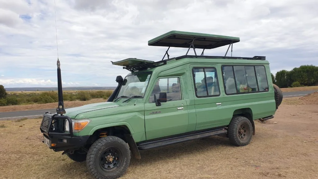 Safari drop-off near Lake Victoria in Entebbe after a 3-day Murchison Falls safari